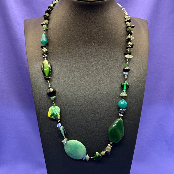 Unica Green Jadeite & Shell & Glass Necklace - Picture 1 of 13